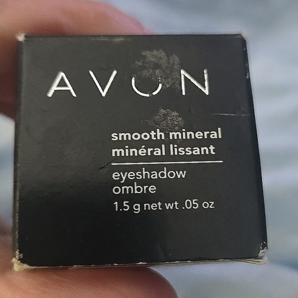 Avon-Smooth Mineral Eyeshadow in 'Midnight Mauve' Full Size Discontinued - Picture 1 of 10